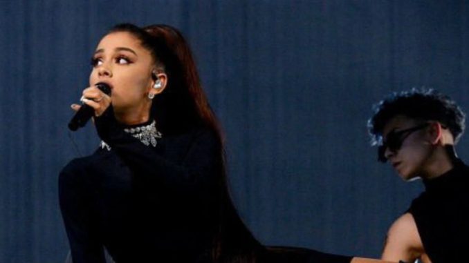 ariana-grande2-965x440